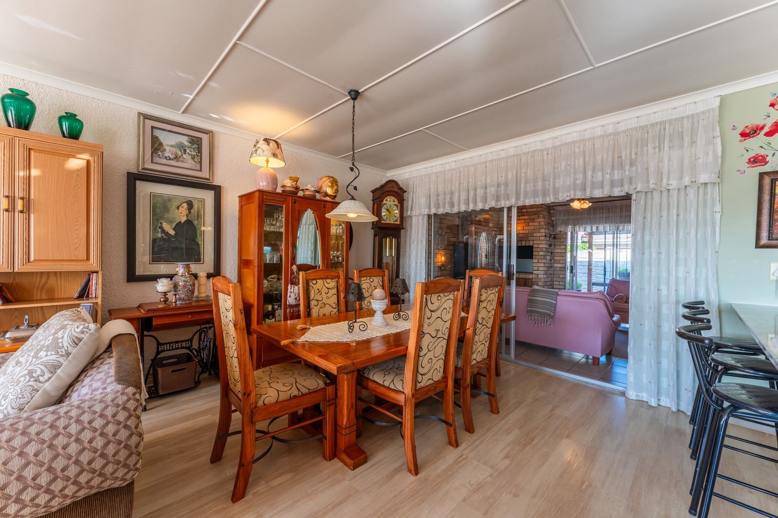 Property photograph 5